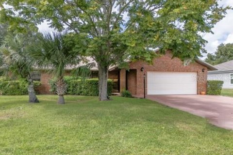 House in Palm Coast, Florida 3 bedrooms, 139.73 sq.m. № 1904052 - photo 1