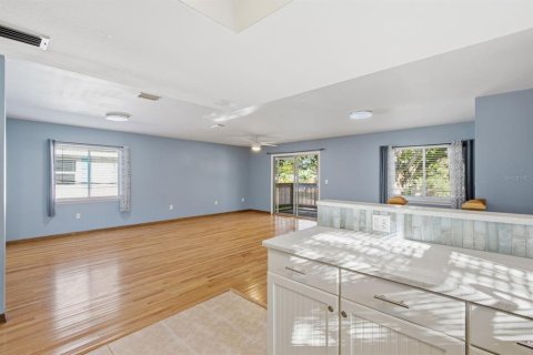 Villa ou maison à vendre à Palm Harbor, Floride: 2 chambres, 111.11 m2 № 2421620 - photo 2