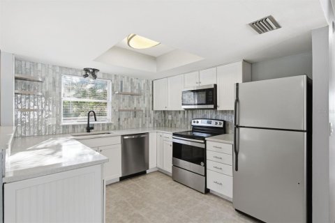 Villa ou maison à vendre à Palm Harbor, Floride: 2 chambres, 111.11 m2 № 2421620 - photo 3