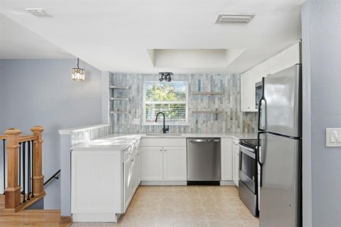 Villa ou maison à vendre à Palm Harbor, Floride: 2 chambres, 111.11 m2 № 2421620 - photo 5