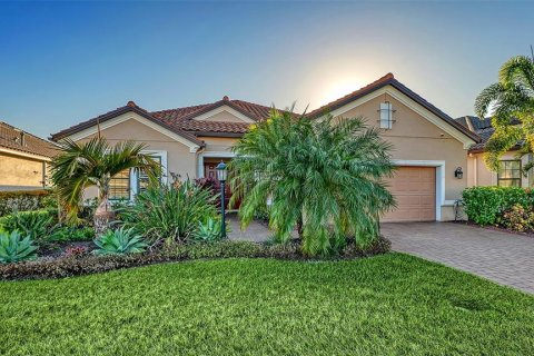 House in Lakewood Ranch, Florida 3 bedrooms, 281.03 sq.m. № 2152094 - photo 2