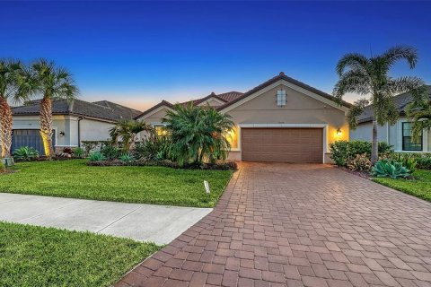 House in Lakewood Ranch, Florida 3 bedrooms, 281.03 sq.m. № 2152094