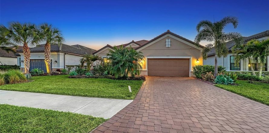 House in Lakewood Ranch, Florida 3 bedrooms, 281.03 sq.m. № 2152094