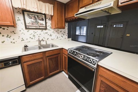 Condo in Lutz, Florida, 1 bedroom № 2110910 - photo 18
