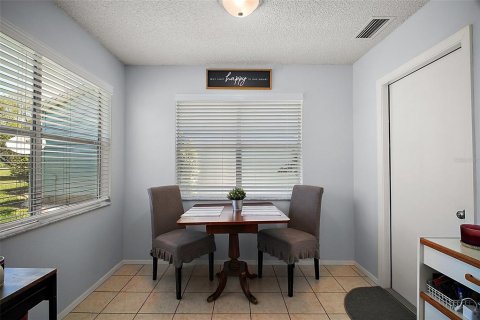 House in The Villages, Florida 2 bedrooms, 99.03 sq.m. № 1640817 - photo 12