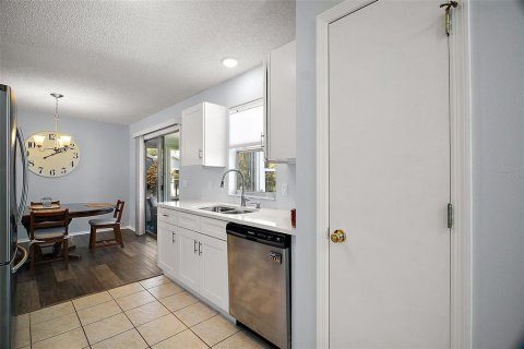 House in The Villages, Florida 2 bedrooms, 99.03 sq.m. № 1640817 - photo 10