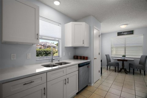 House in The Villages, Florida 2 bedrooms, 99.03 sq.m. № 1640817 - photo 9