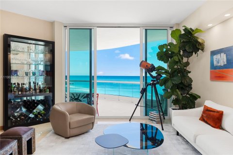 Condo à Sunny Isles Beach, Floride, 3 chambres  № 2022073