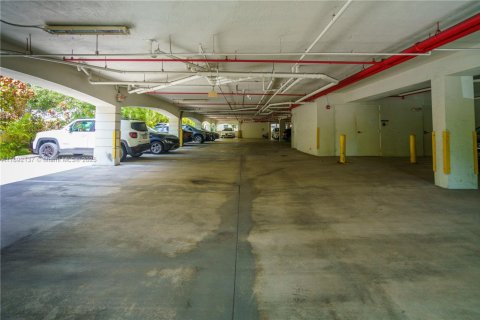 Снять в аренду квартиру в Корал-Гейблс, Флорида 2 спальни, 114.27м2, № 1944189 - фото 30