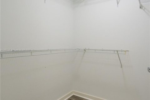 Снять в аренду квартиру в Корал-Гейблс, Флорида 2 спальни, 114.27м2, № 1944189 - фото 25