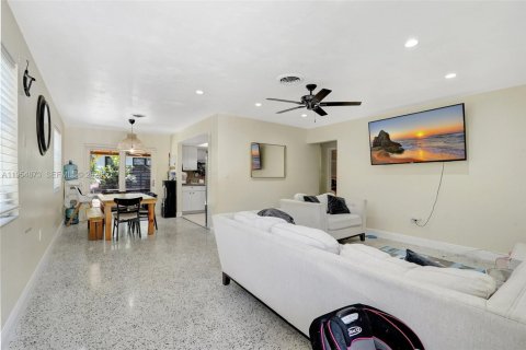 Immobilier commercial à vendre à North Miami Beach, Floride: 165.18 m2 № 2010294 - photo 4