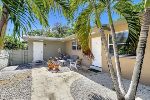 Immobilier commercial à vendre à North Miami Beach, Floride: 165.18 m2 № 2010294 - photo 2