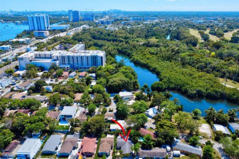 Immobilier commercial à vendre à North Miami Beach, Floride: 165.18 m2 № 2010294 - photo 3