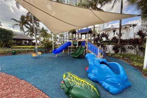 Copropriété à vendre à Miami Beach, Floride: 3 chambres, 186.73 m2 № 1982244 - photo 26