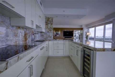 Copropriété à vendre à Miami Beach, Floride: 3 chambres, 186.73 m2 № 1982244 - photo 9