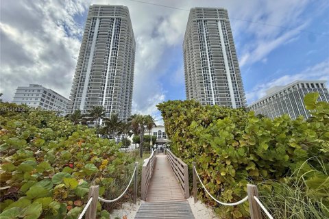 Copropriété à vendre à Miami Beach, Floride: 3 chambres, 186.73 m2 № 1982244 - photo 1