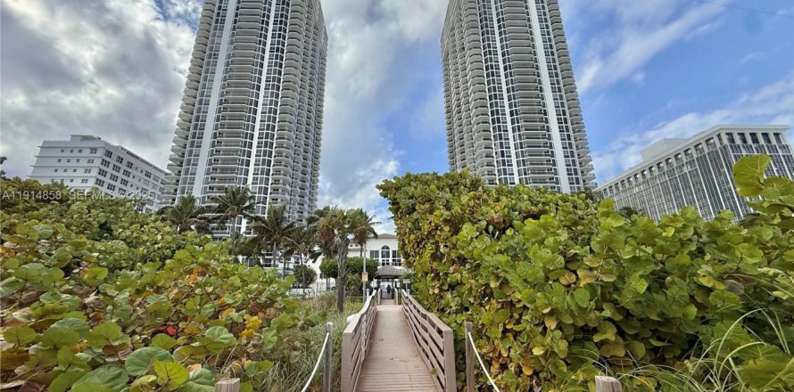 Condo à Miami Beach, Floride, 3 chambres № 1982244