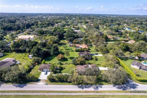 Casa en alquiler en Davie, Florida, 2 dormitorios, 252.42 m2 № 1944208 - foto 1