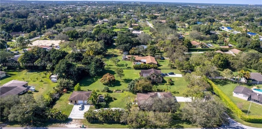 Casa en Davie, Florida 2 dormitorios, 252.42 m2 № 1944208