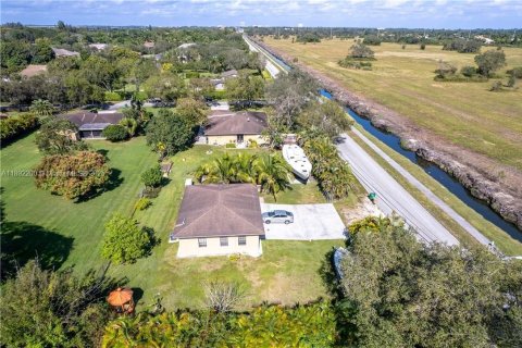 Casa en alquiler en Davie, Florida, 2 dormitorios, 252.42 m2 № 1944208 - foto 5