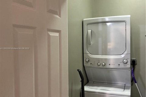 Casa en alquiler en Davie, Florida, 2 dormitorios, 252.42 m2 № 1944208 - foto 4