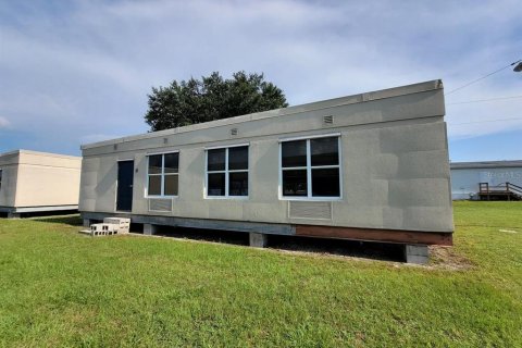 Propiedad comercial en venta en Zephyrhills, Florida, 270.44 m2 № 1722779 - foto 8