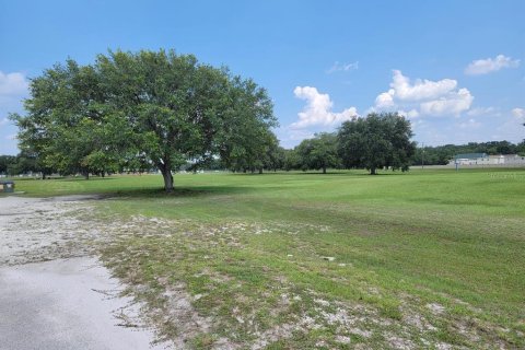 Propiedad comercial en venta en Zephyrhills, Florida, 270.44 m2 № 1722779 - foto 1