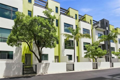 Touwnhouse à Saint Petersburg, Floride 2 chambres, 147.71 m2 № 2425676