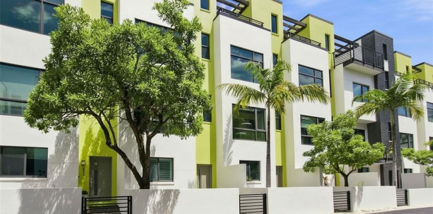 Touwnhouse à Saint Petersburg, Floride 2 chambres, 147.71 m2 № 2425676