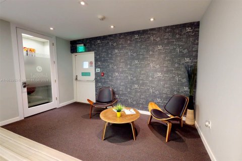 Oficina en alquiler en Miami, Florida № 1073611 - foto 1