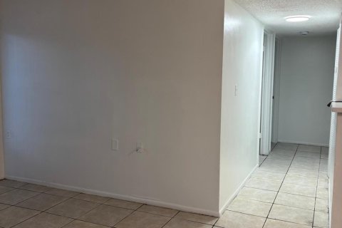 Apartment in West Palm Beach, Florida 2 bedrooms, 65.77 sq.m. № 2260208 - photo 3