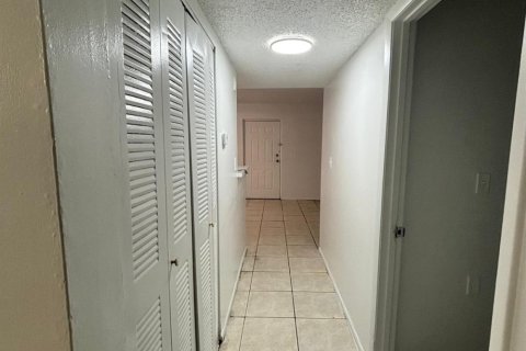 Apartment in West Palm Beach, Florida 2 bedrooms, 65.77 sq.m. № 2260208 - photo 11