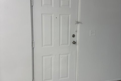 Apartment in West Palm Beach, Florida 2 bedrooms, 65.77 sq.m. № 2260208 - photo 4