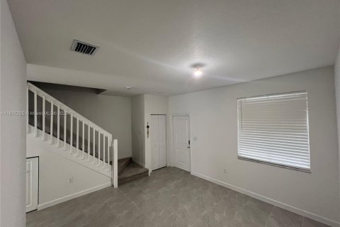 Townhouse in North Miami, Florida 3 bedrooms, 129.41 sq.m. № 1772335 - photo 6