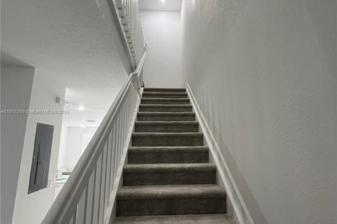 Townhouse in North Miami, Florida 3 bedrooms, 129.41 sq.m. № 1772335 - photo 7