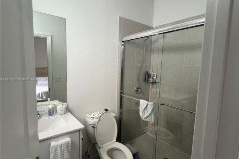 Townhouse in North Miami, Florida 3 bedrooms, 129.41 sq.m. № 1772335 - photo 16