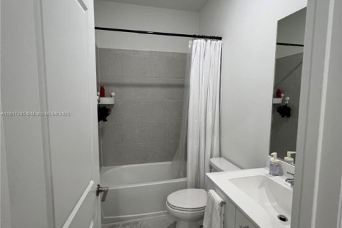 Townhouse in North Miami, Florida 3 bedrooms, 129.41 sq.m. № 1772335 - photo 12