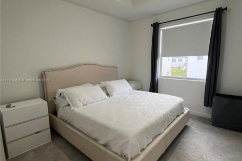 Townhouse in North Miami, Florida 3 bedrooms, 129.41 sq.m. № 1772335 - photo 14
