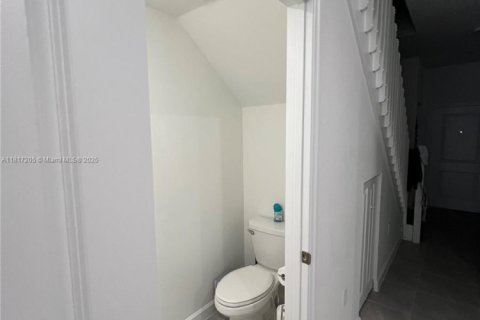 Townhouse in North Miami, Florida 3 bedrooms, 129.41 sq.m. № 1772335 - photo 17