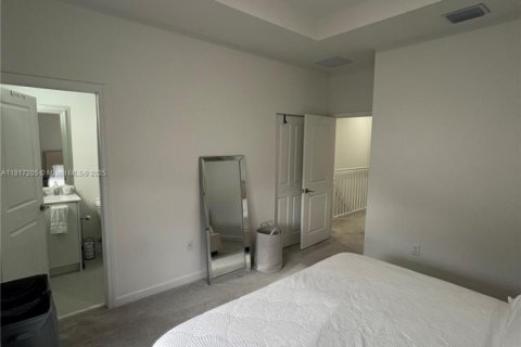 Townhouse in North Miami, Florida 3 bedrooms, 129.41 sq.m. № 1772335 - photo 15