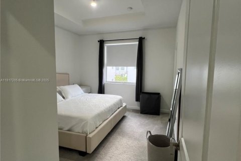 Townhouse in North Miami, Florida 3 bedrooms, 129.41 sq.m. № 1772335 - photo 13