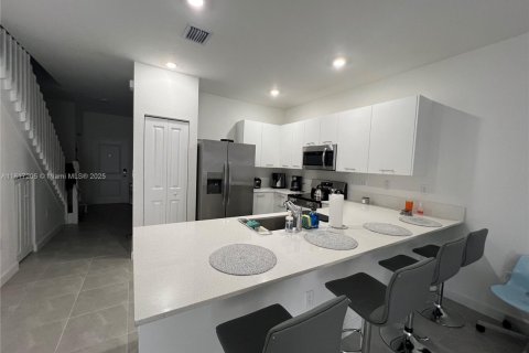 Townhouse in North Miami, Florida 3 bedrooms, 129.41 sq.m. № 1772335 - photo 19