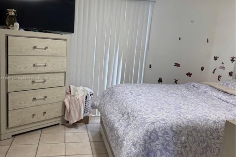 Condo in Hialeah, Florida, 1 bedroom  № 1975757 - photo 3