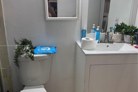 Condo in Hialeah, Florida, 1 bedroom  № 1975757 - photo 2