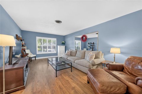 House in Winter Park, Florida 3 bedrooms, 167.22 sq.m. № 2220798 - photo 3