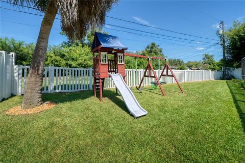 House in Winter Park, Florida 3 bedrooms, 167.22 sq.m. № 2220798 - photo 21