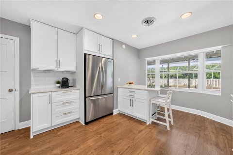 House in Winter Park, Florida 3 bedrooms, 167.22 sq.m. № 2220798 - photo 7