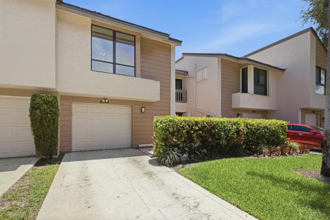 Touwnhouse à vendre à Boca Raton, Floride: 3 chambres, 202.62 m2 № 2250122 - photo 2