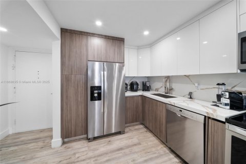 Condominio en venta en Hollywood, Florida, 2 dormitorios, 99.41 m2 № 1896560 - foto 8