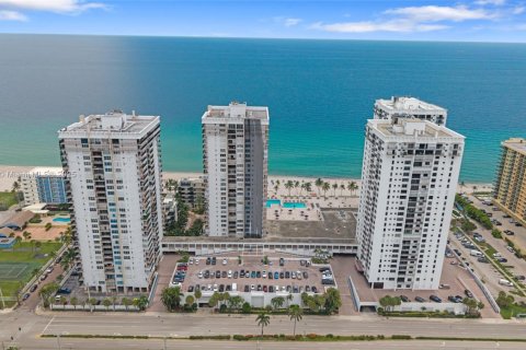 Condominio en Hollywood, Florida, 2 dormitorios  № 1896560